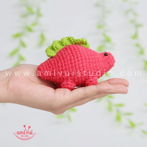 Amigurumi pink Dinosaur keychain free crochet pattern