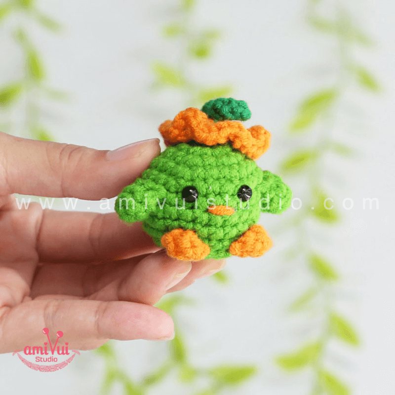 Crochet Tiny Green Bird keychain - Free Amigurumi Pattern by AmivuiStudio