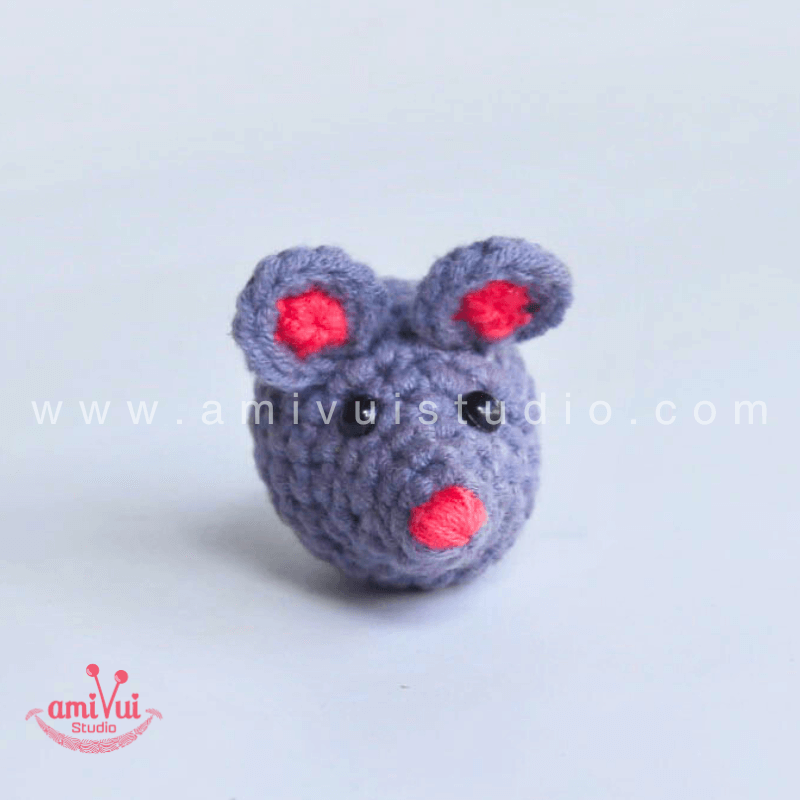 Crochet Tiny Mouse  keychain - Free Amigurumi Pattern by AmivuiStudio