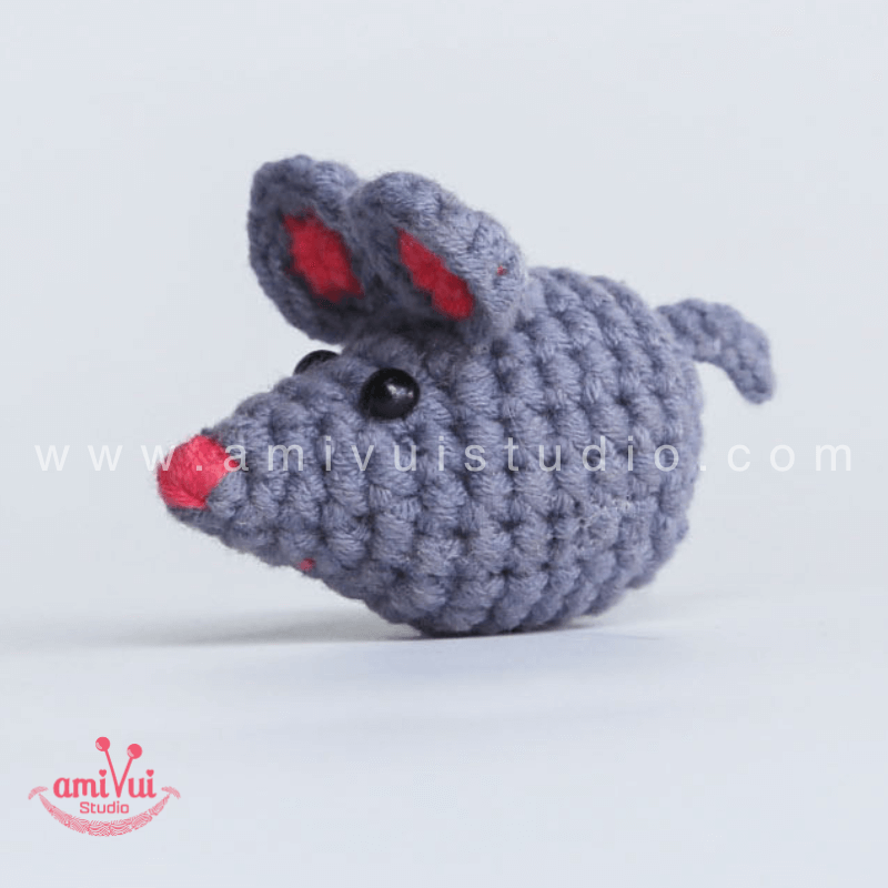 Crochet Tiny Mouse  keychain - Free Amigurumi Pattern by AmivuiStudio