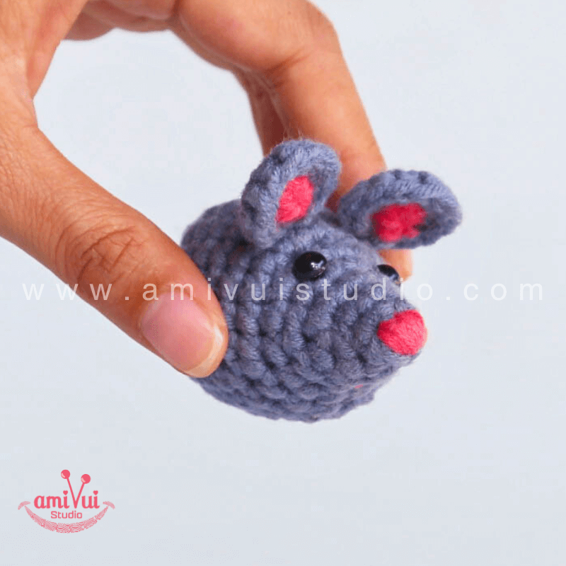 Crochet Tiny Mouse  keychain - Free Amigurumi Pattern by AmivuiStudio