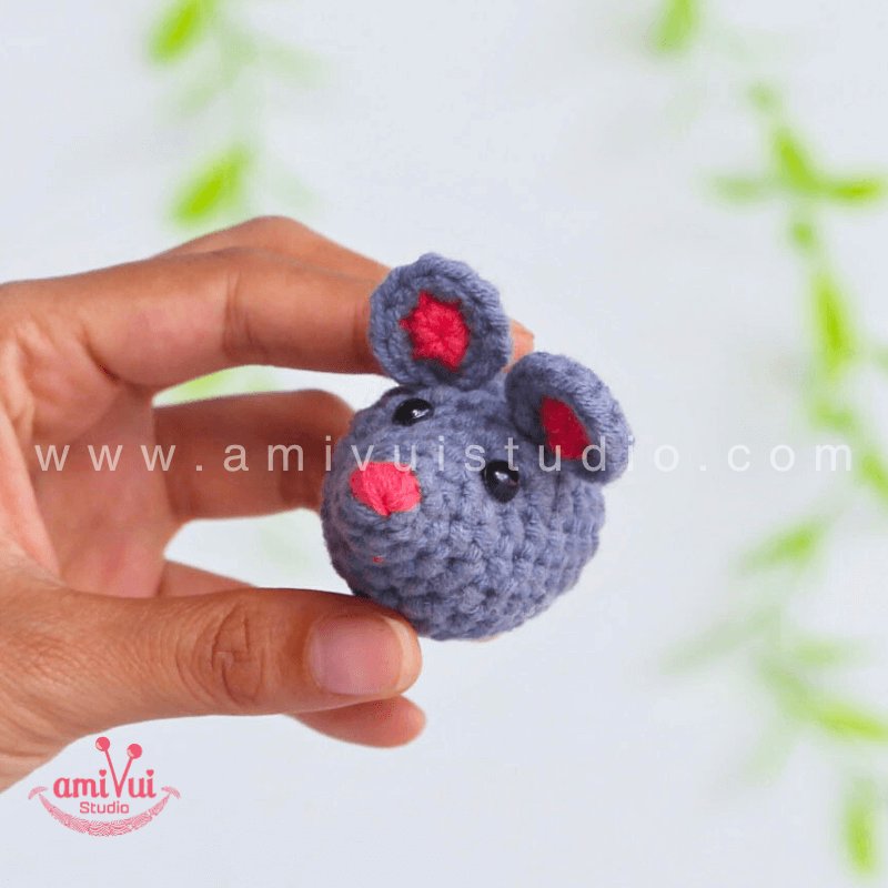 Crochet Tiny Mouse  keychain - Free Amigurumi Pattern by AmivuiStudio