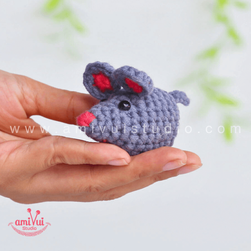 Crochet Tiny Mouse  keychain - Free Amigurumi Pattern by AmivuiStudio