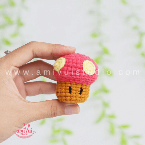 Little amigurumi mushroom keychain free crochet pattern