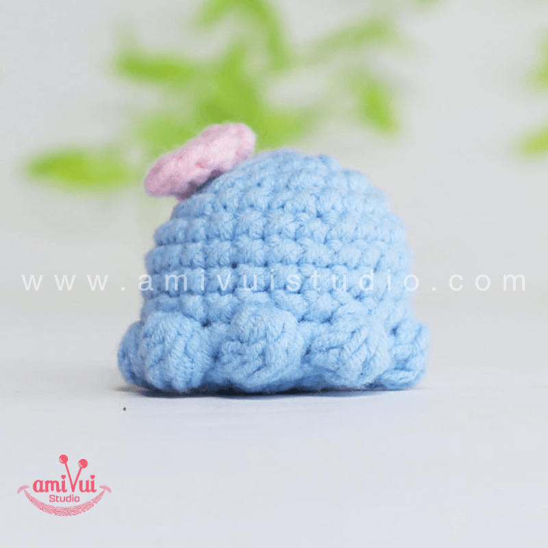 Crochet tiny octopus keychain - Free Amigurumi Pattern by AmivuiStudio