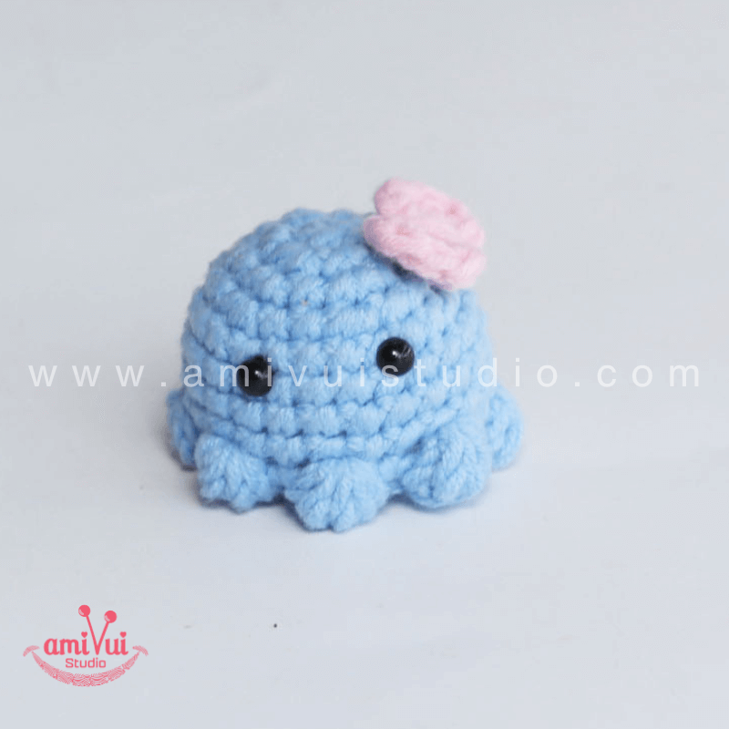 Crochet tiny octopus keychain - Free Amigurumi Pattern by AmivuiStudio