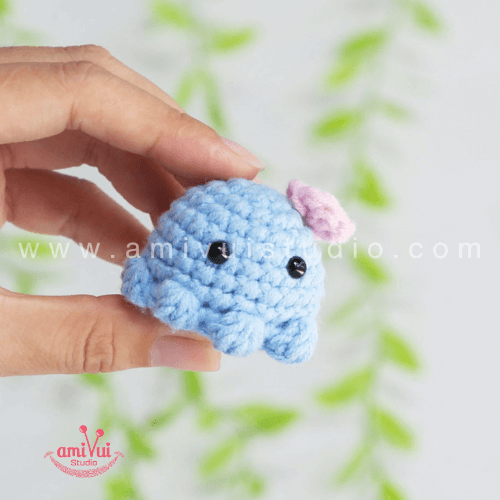 Tiny octopus keychain free amigurumi crochet pattern