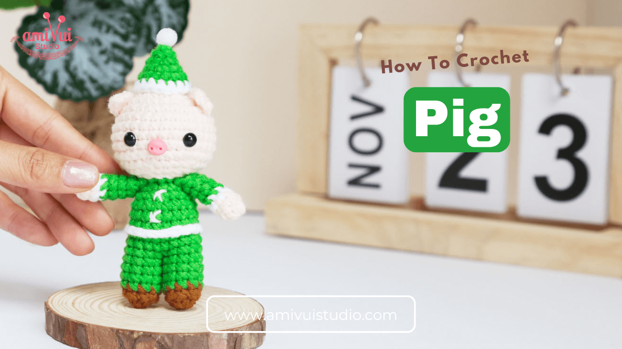 Amigurumi Christmas pig free crochet pattern