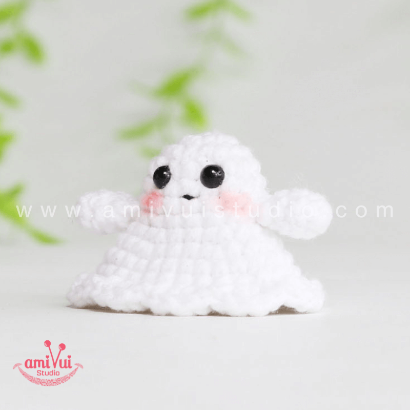 Crochet Ghost keychain - Free Amigurumi Pattern by AmivuiStudio