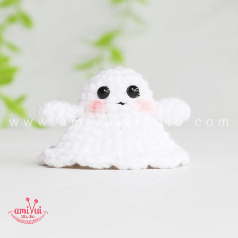 Crochet Ghost keychain - Free Amigurumi Pattern by AmivuiStudio