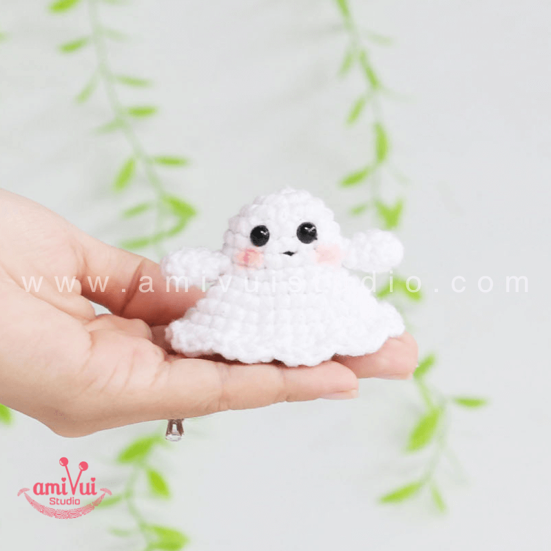 Crochet Ghost keychain - Free Amigurumi Pattern by AmivuiStudio