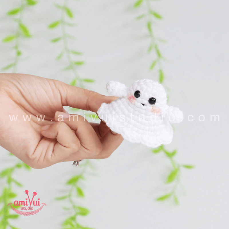 Crochet Ghost keychain - Free Amigurumi Pattern by AmivuiStudio