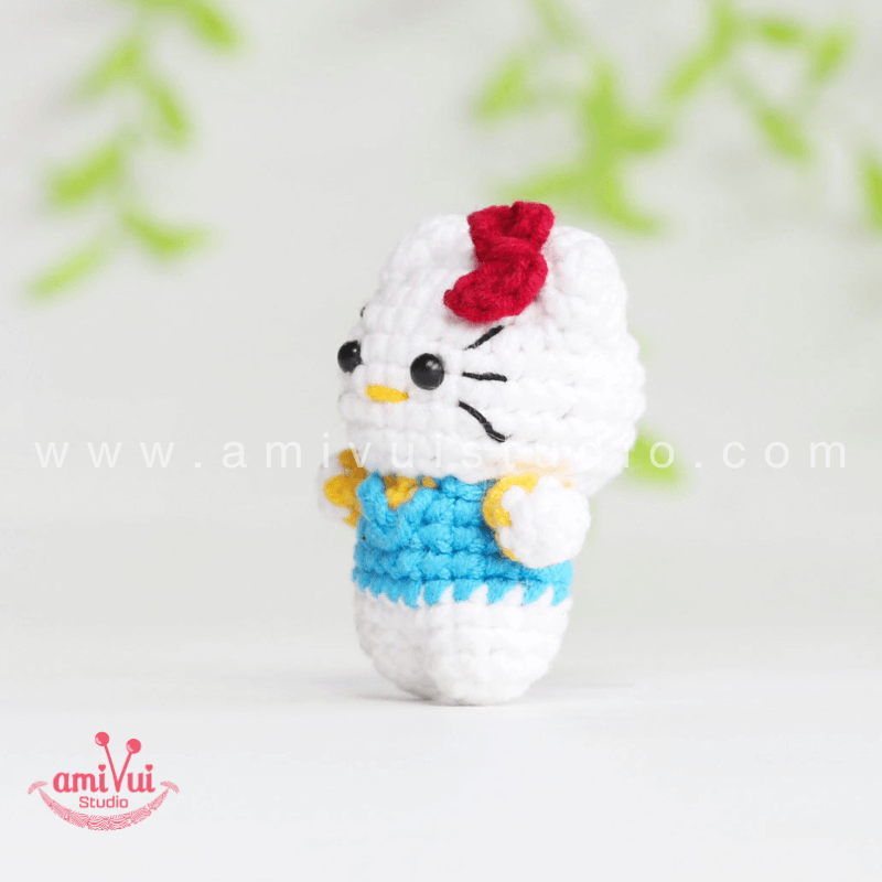 Crochet Hello Kitty keychain - Free Amigurumi Pattern by AmivuiStudio