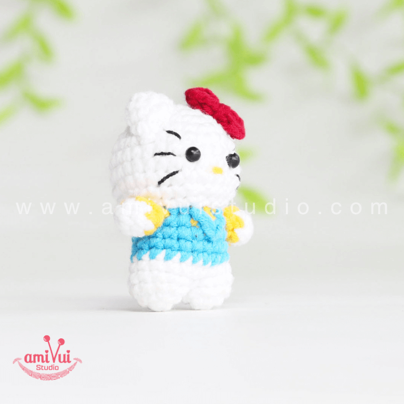 Crochet Hello Kitty keychain - Free Amigurumi Pattern by AmivuiStudio