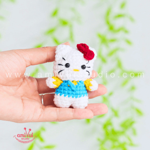 Hello Kitty keychain free amigurumi crochet pattern