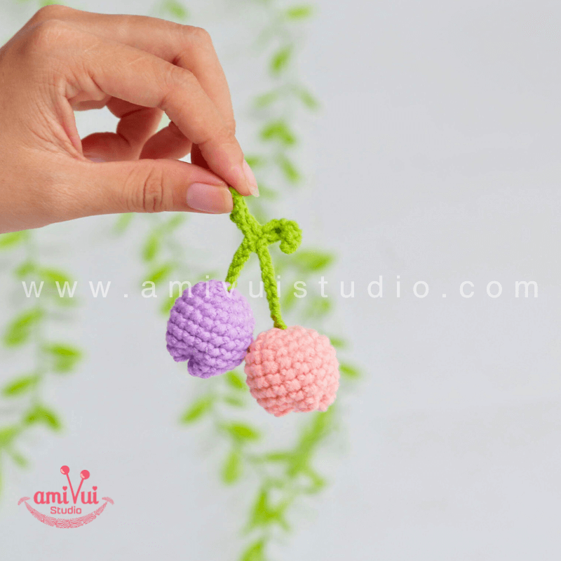 Crochet Tulip Flower keychain - Free Amigurumi Pattern by AmivuiStudio