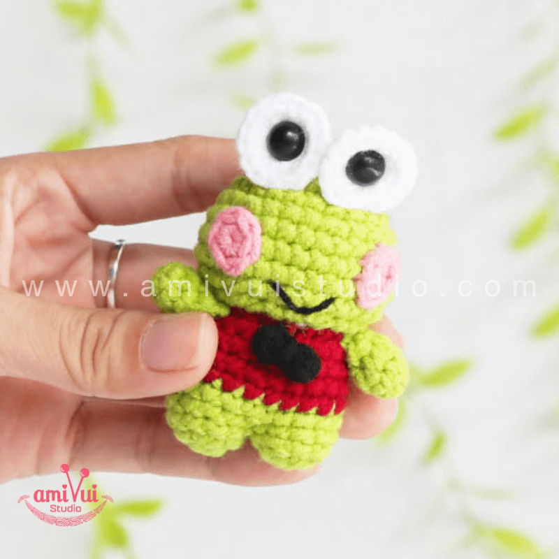 Keroppi - Free Amigurumi Pattern by AmivuiStudio