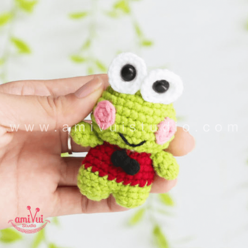Keroppi - Free Amigurumi Pattern by AmivuiStudio