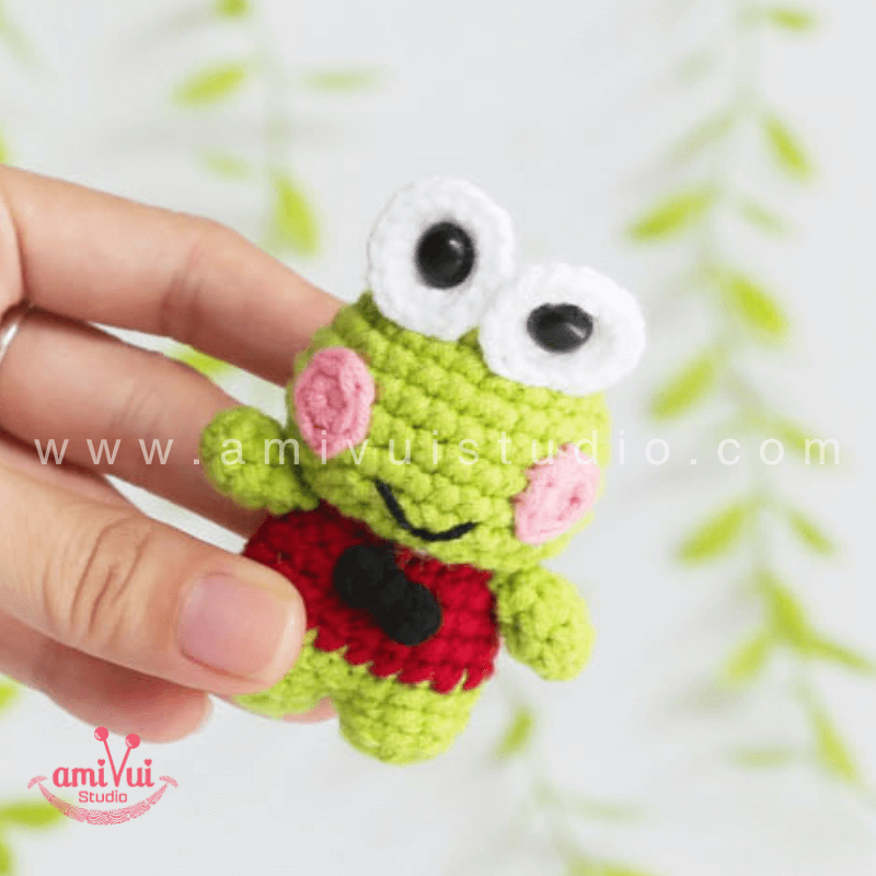 Keroppi - Free Amigurumi Pattern by AmivuiStudio