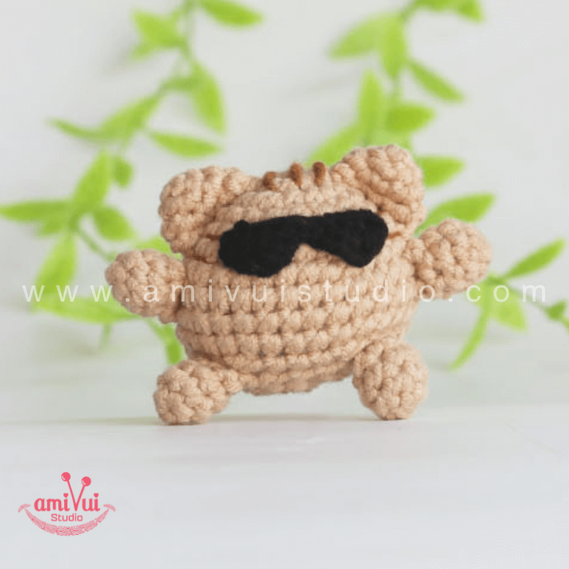 Amigurumi Chubby Cat Keychain - Free Crochet pattern by AmivuiStudio