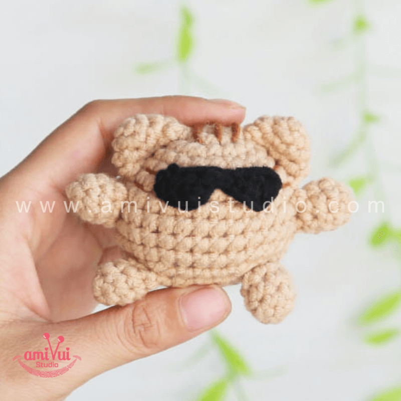 Amigurumi Chubby Cat Keychain - Free Crochet pattern by AmivuiStudio