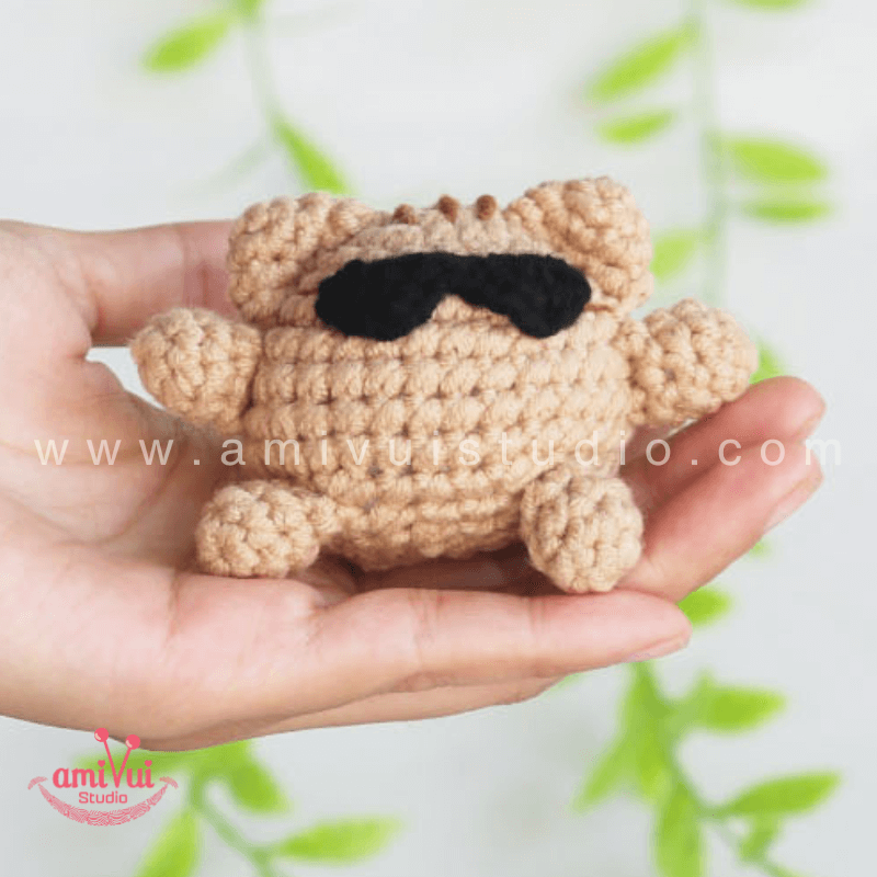 Amigurumi Chubby Cat Keychain - Free Crochet pattern by AmivuiStudio