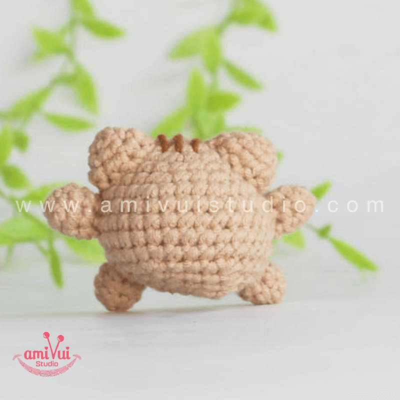 Amigurumi Chubby Cat Keychain - Free Crochet pattern by AmivuiStudio