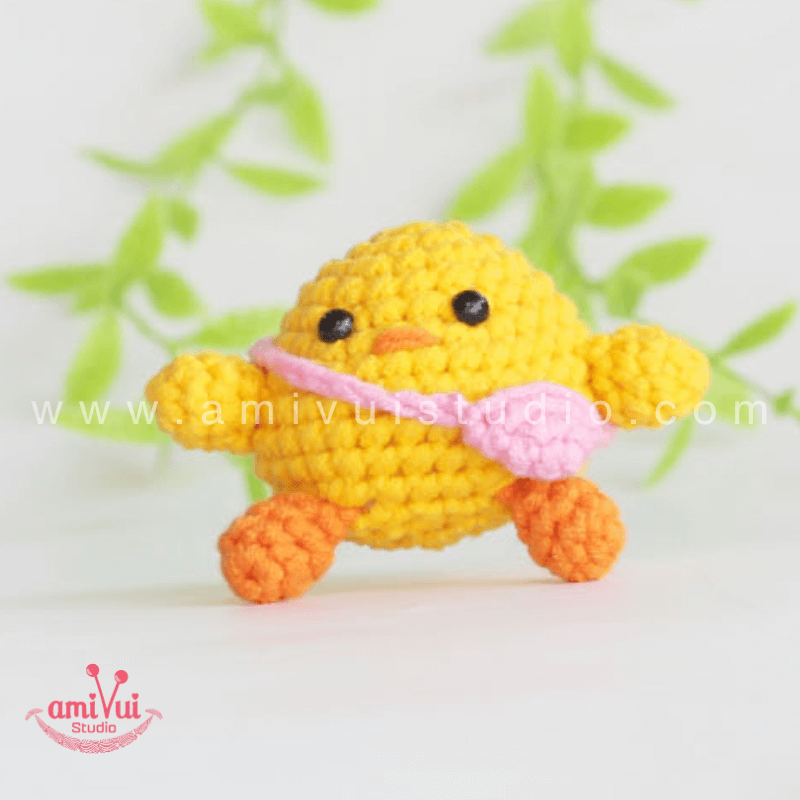 Amigurumi Chubby Chicken Keychain - Free Crochet pattern by AmivuiStudio