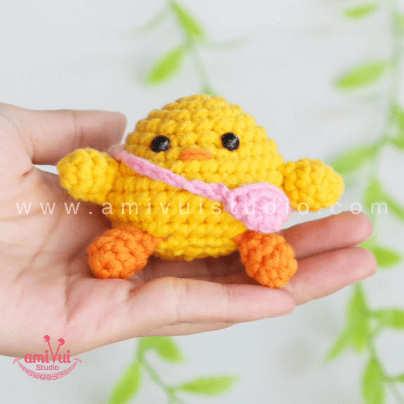 Amigurumi Chubby Chicken Keychain - Free Crochet pattern by AmivuiStudio