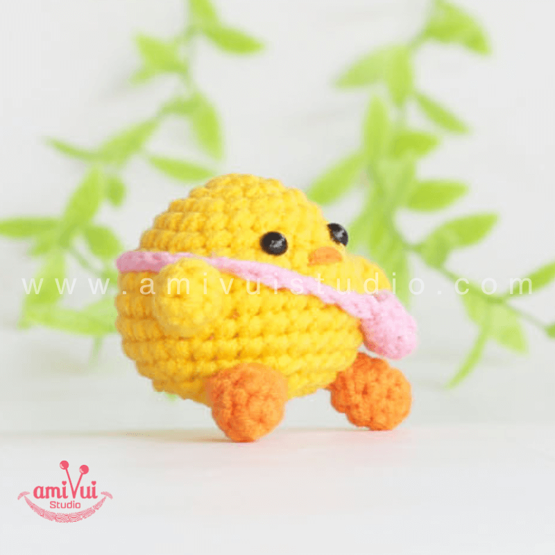 Amigurumi Chubby Chicken Keychain - Free Crochet pattern by AmivuiStudio