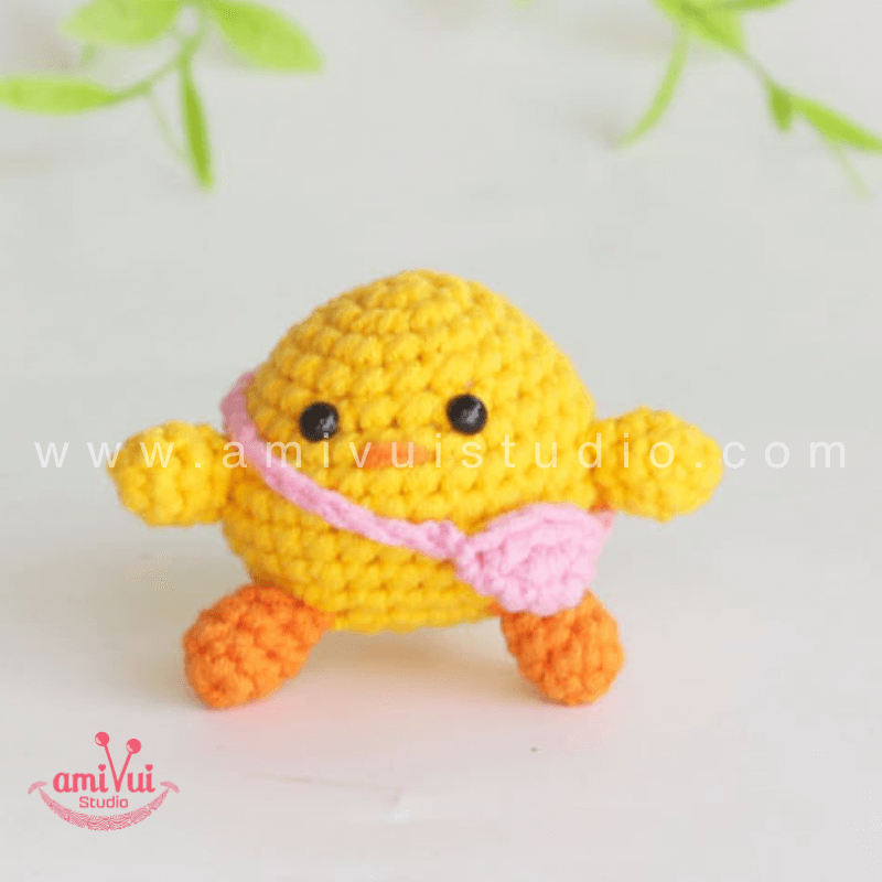 Amigurumi Chubby Chicken Keychain - Free Crochet pattern by AmivuiStudio