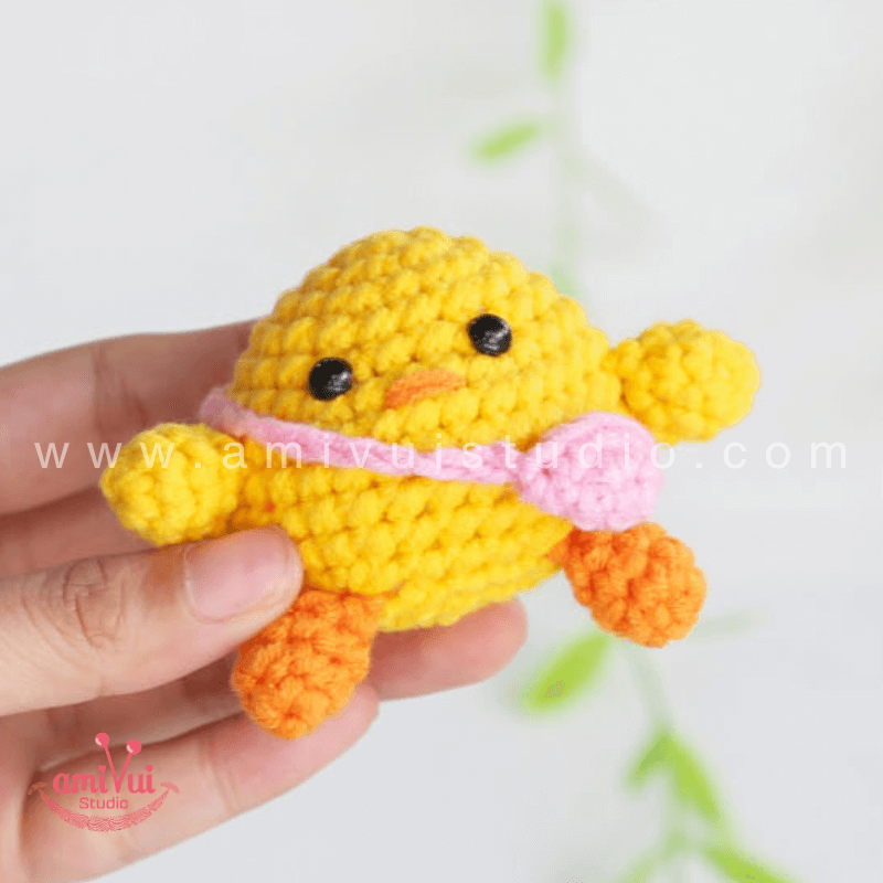 Amigurumi Chubby Chicken Keychain - Free Crochet pattern by AmivuiStudio