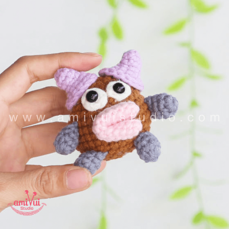 Amigurumi Little Monster Keychain - Free Crochet pattern by AmivuiStudio