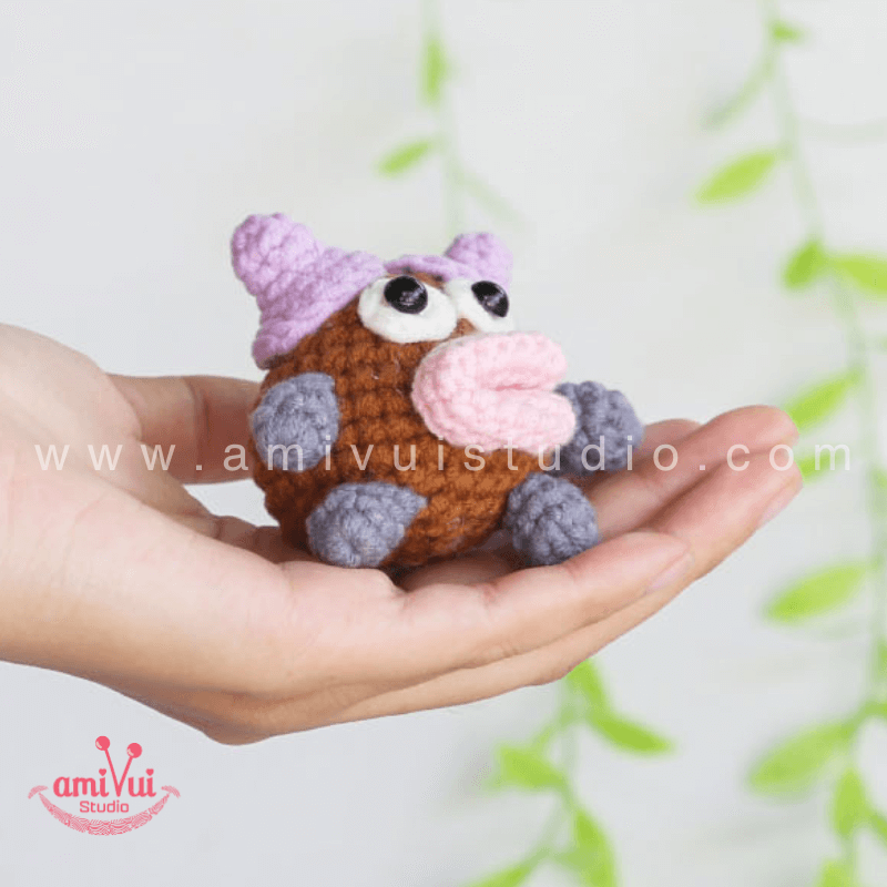 Amigurumi Little Monster Keychain - Free Crochet pattern by AmivuiStudio