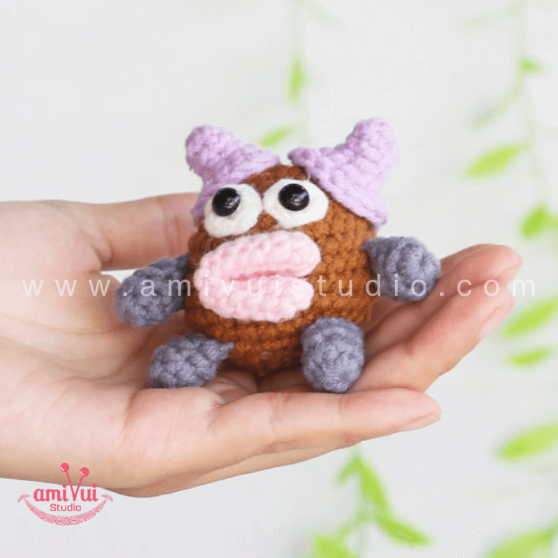 Amigurumi Little Monster Keychain - Free Crochet pattern by AmivuiStudio
