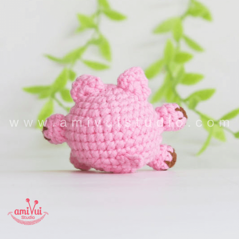 Amigurumi Chubby Pig Keychain - Free Crochet pattern by AmivuiStudio