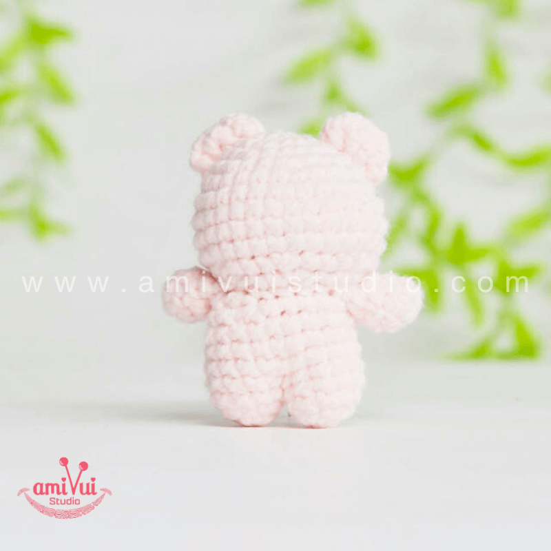 Amigurumi Pig Keychain - Free Crochet pattern by AmivuiStudio