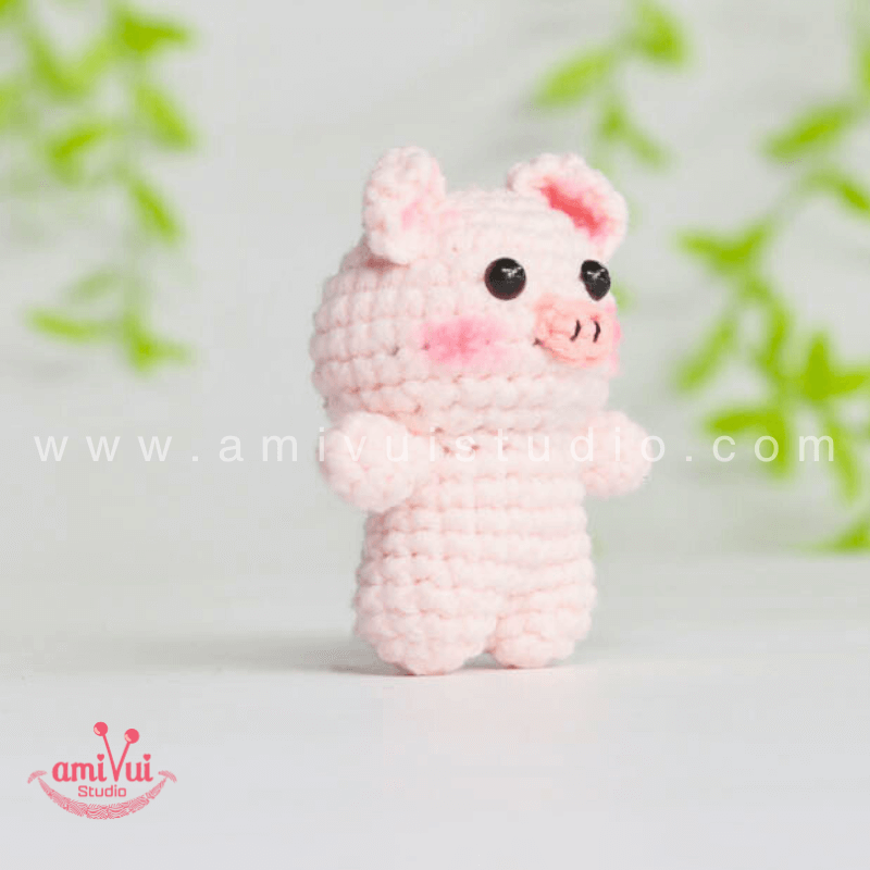 Amigurumi Pig Keychain - Free Crochet pattern by AmivuiStudio