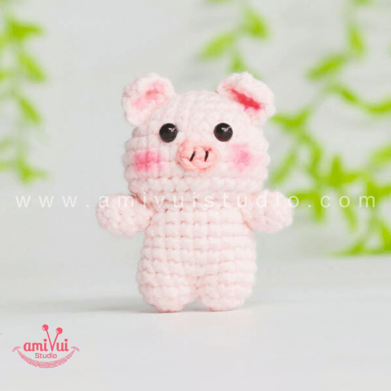 Amigurumi Pig Keychain - Free Crochet pattern by AmivuiStudio