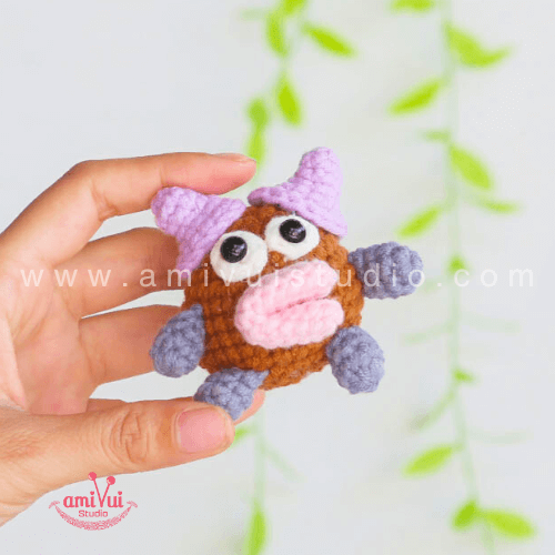 Cute Monster Keychain – Free Amigurumi Crochet Pattern