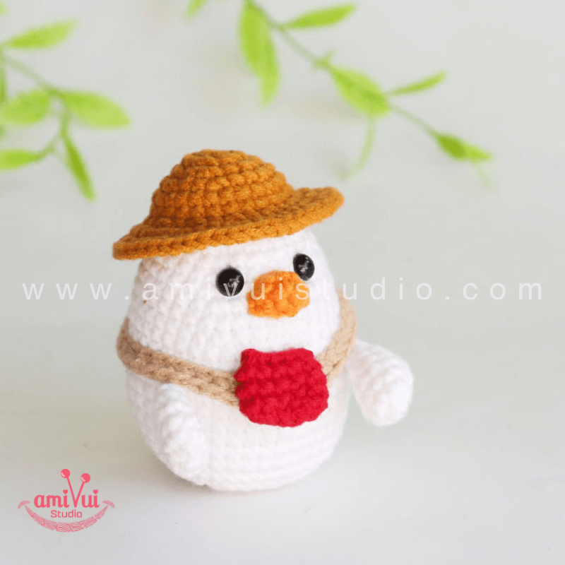 Chicken keychain - Free Amigurumi Pattern by AmivuiStudio