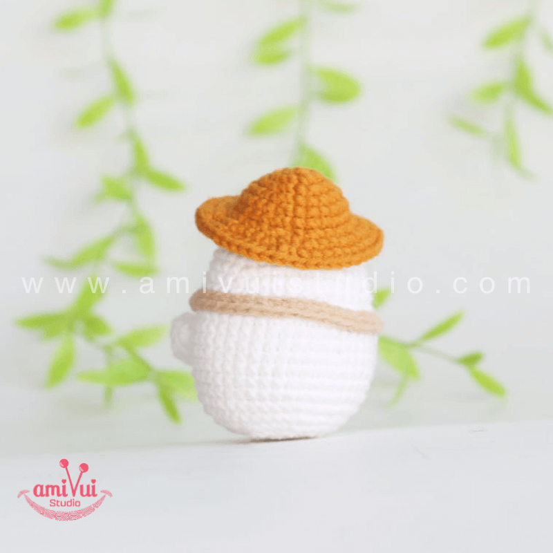 Chicken keychain - Free Amigurumi Pattern by AmivuiStudio
