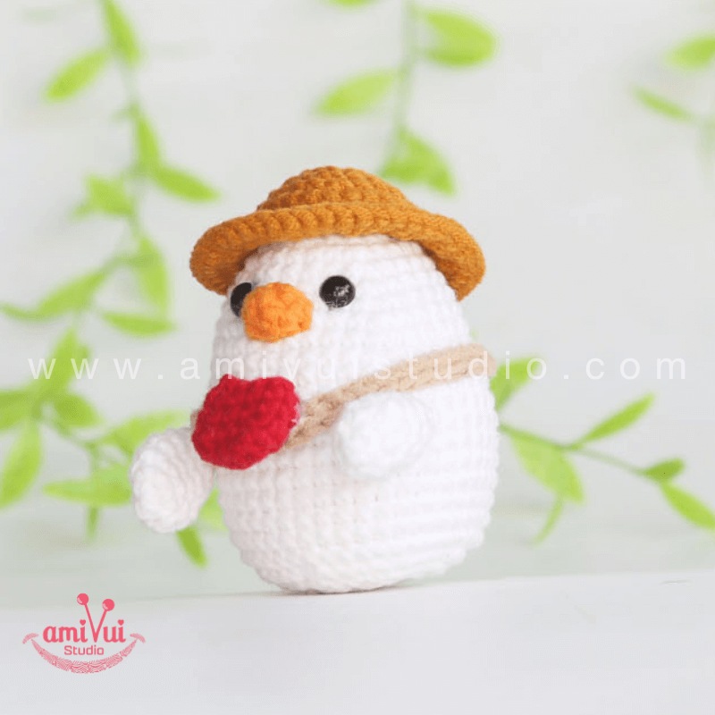 Chicken keychain - Free Amigurumi Pattern by AmivuiStudio