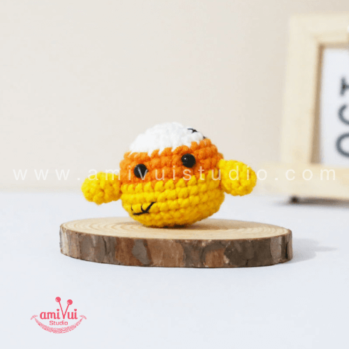 Candy Corn Halloween Keychain Amigurumi – Free Crochet Pattern