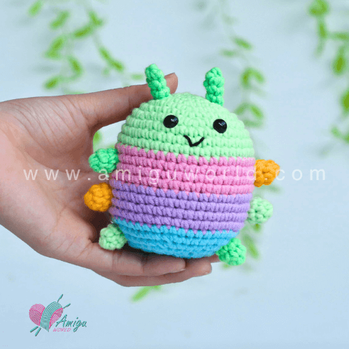 Amigurumi colorful worm free crochet pattern