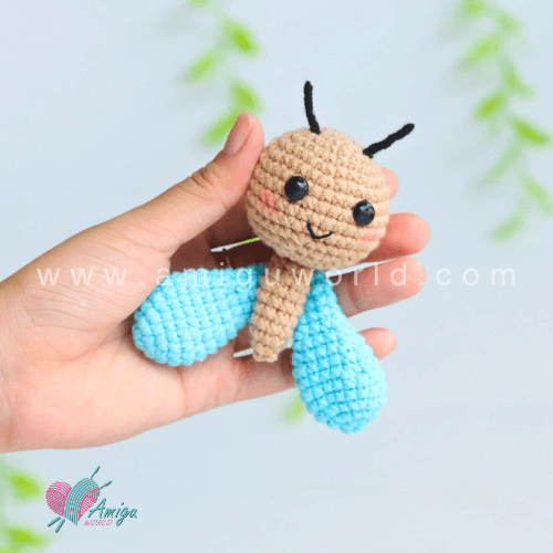 Dragonfly keychain free amigurumi crochet pattern