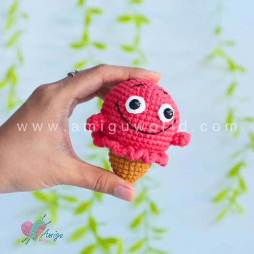 Ice Cream keychain free crochet amigurumi pattern