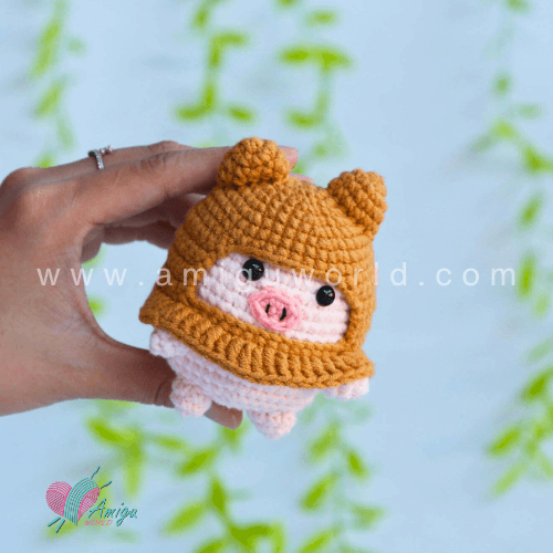 Cute Pig keychain free crochet amigurumi pattern