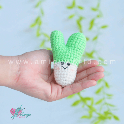 Amigurumi Green Onion free crochet pattern