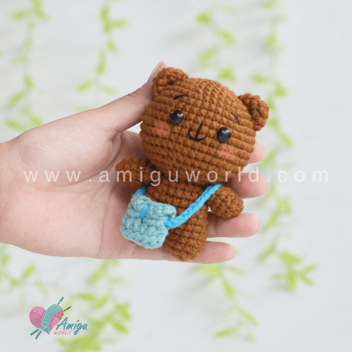 Amigurumi little bear goes to school – Free crochet pattern